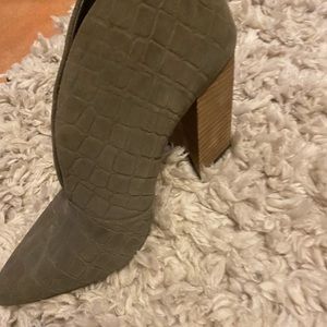 Vince Camuto Steevera Bootie Gray Taupe 